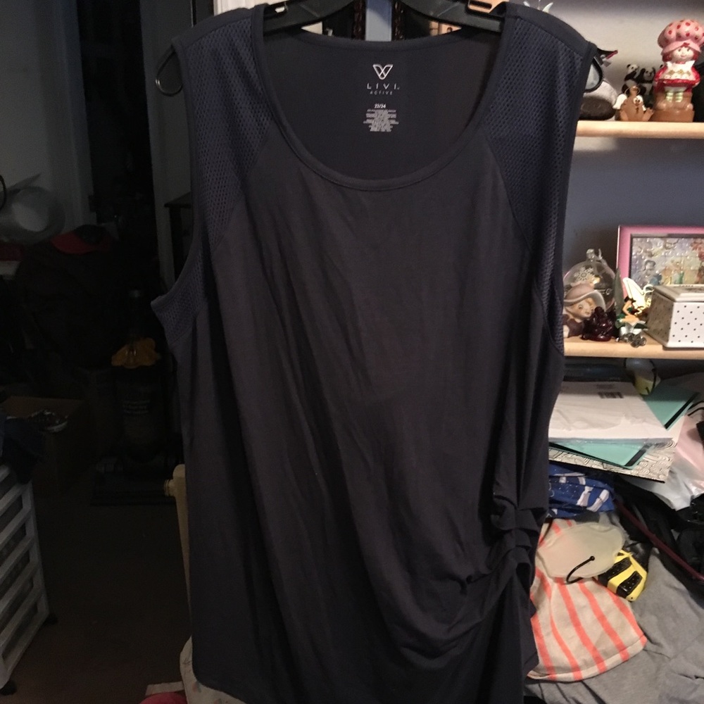 NWOT Livi Active shirt size 22/24